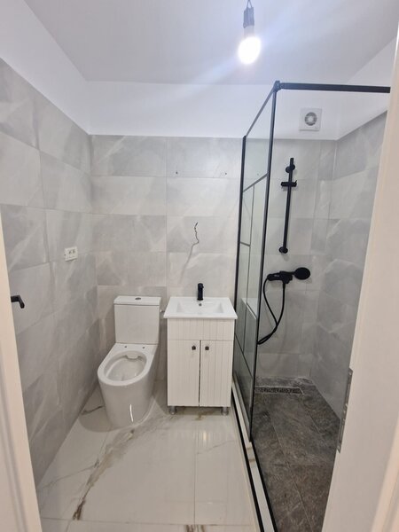 Titan, chiar la parc IOR, 10 minue metrou, scoala 195, bloc 4 etaje, tip H